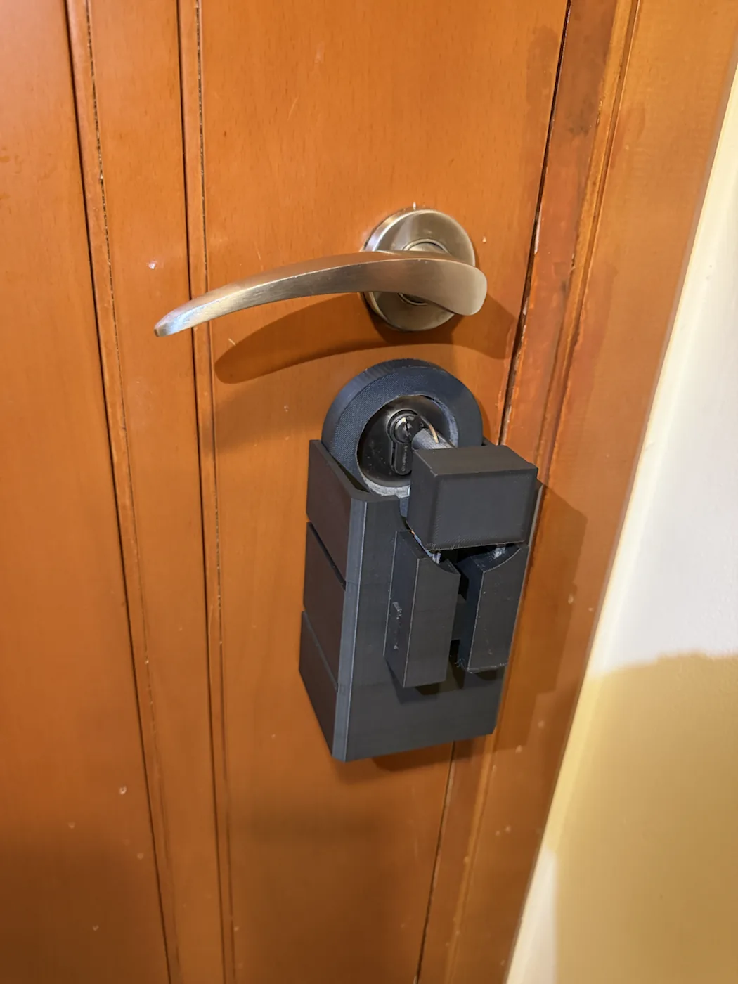 Collaborative automatic door-lock prototype